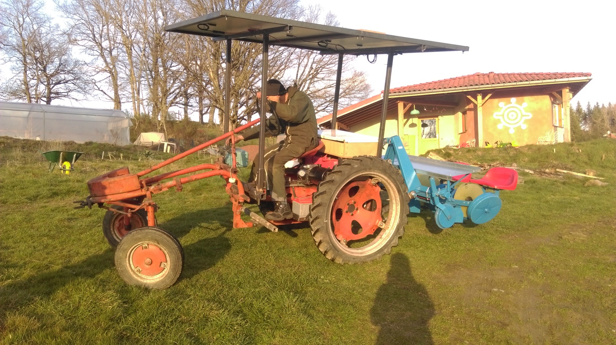 Tracteur électrique solaire pour maraîchage / PPAM